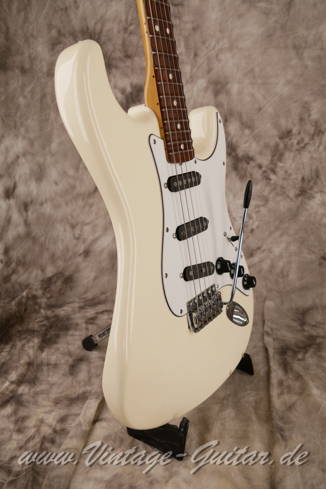 img/vintage/6174/fender_stratocaster_ritchieblackmore_mexico_2009_olympic white-009.JPG